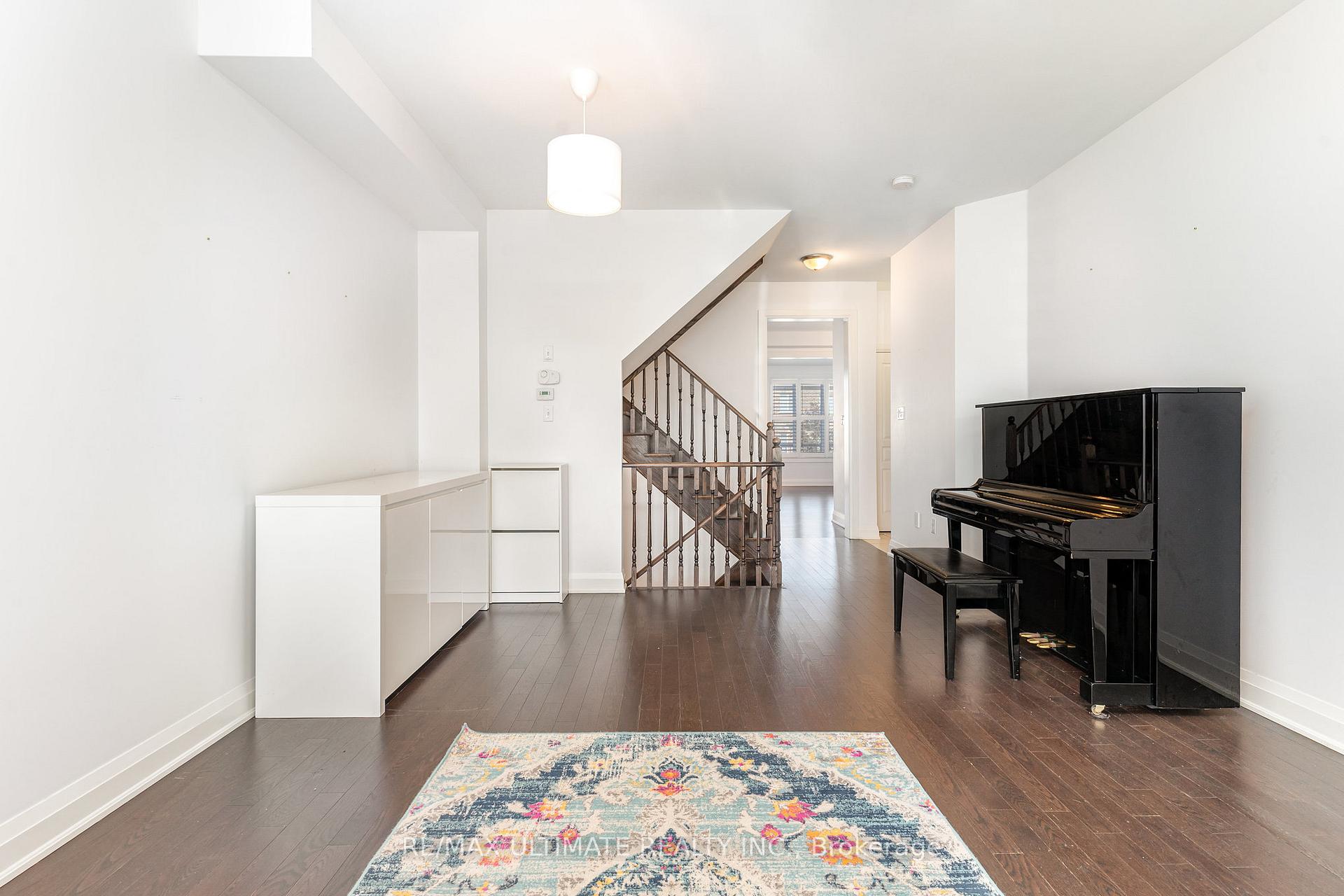 Photo 5 of 92 Harbord Street, Markham, Berczy — HOMEH