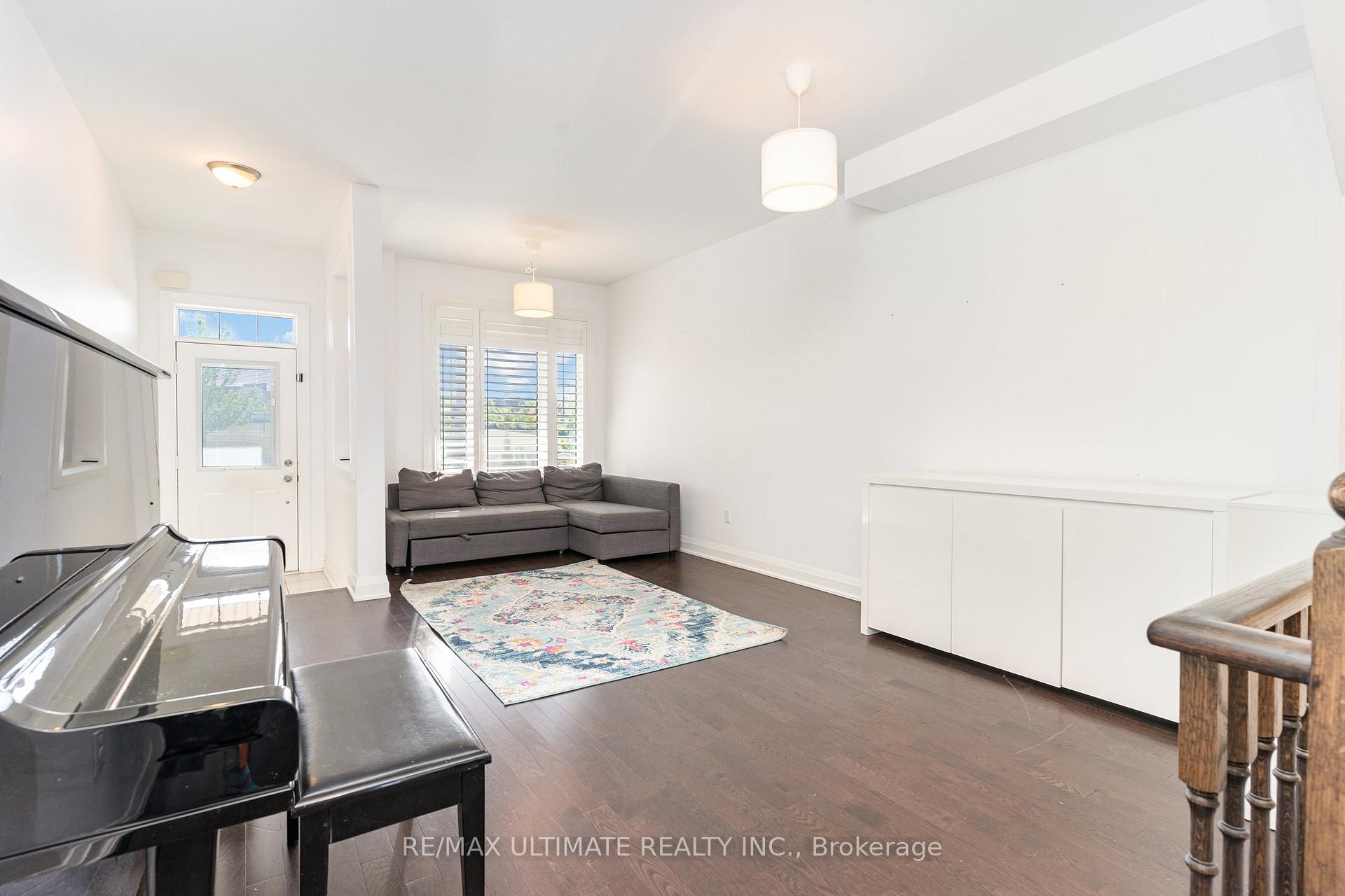 Photo 2 of 92 Harbord Street, Markham, Berczy — HOMEH