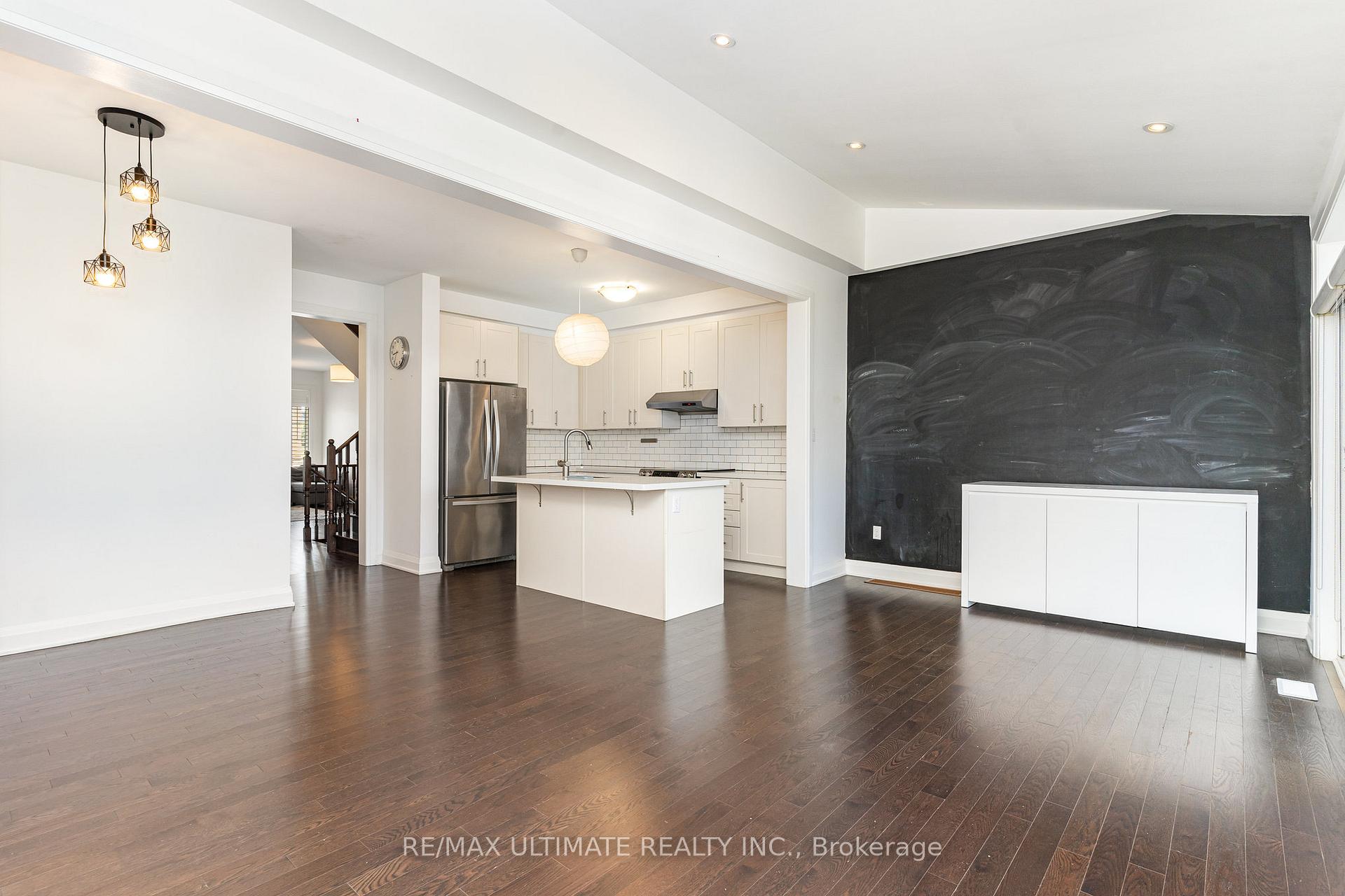 Photo 8 of 92 Harbord Street, Markham, Berczy — HOMEH