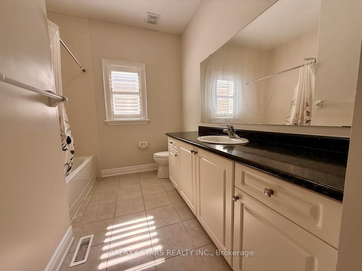 Photo 10 of 7 Hua Du Avenue, Markham, Berczy — HOMEH