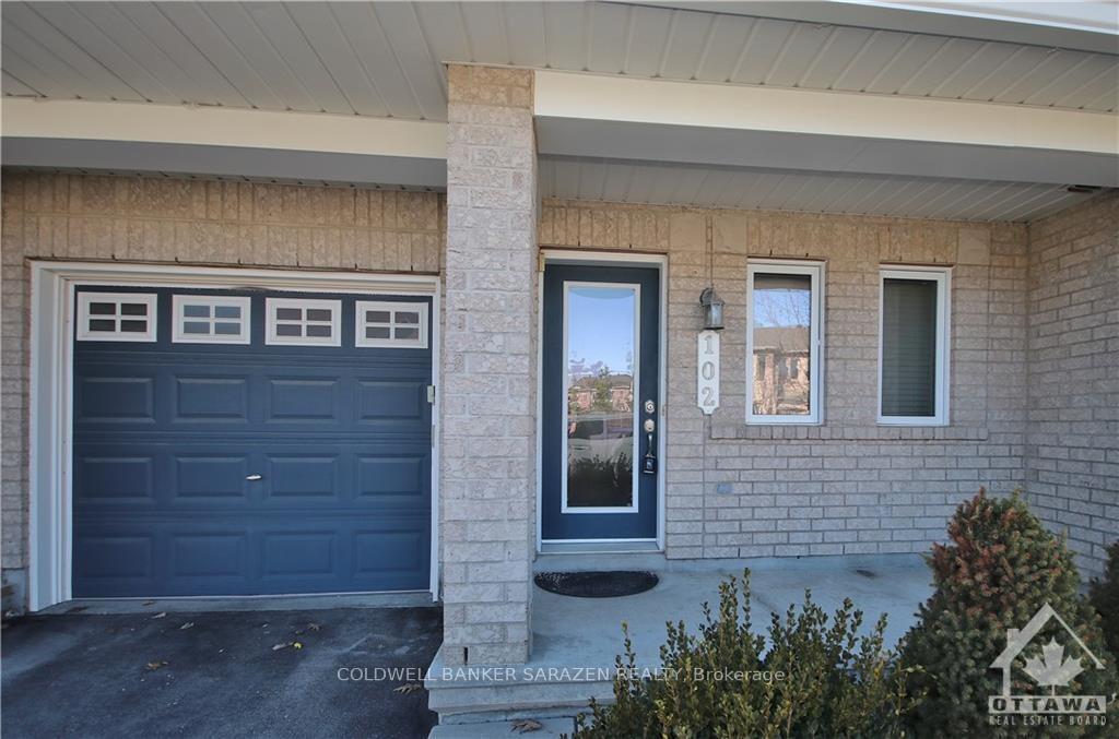 Photo 2 of 102 Akita Walk, Ottawa, Barrhaven - Strandherd — HOMEH