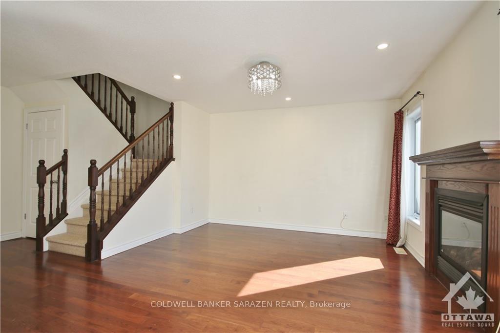 Photo 3 of 102 Akita Walk, Ottawa, Barrhaven - Strandherd — HOMEH