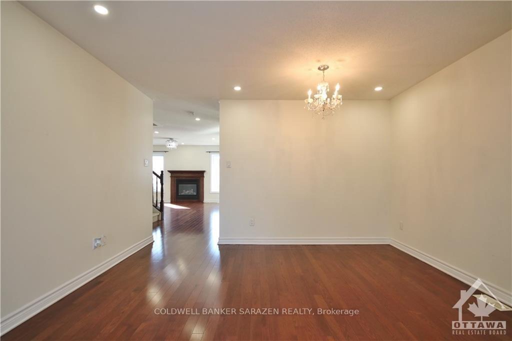 Photo 7 of 102 Akita Walk, Ottawa, Barrhaven - Strandherd — HOMEH