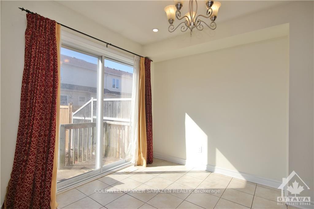 Photo 12 of 102 Akita Walk, Ottawa, Barrhaven - Strandherd — HOMEH