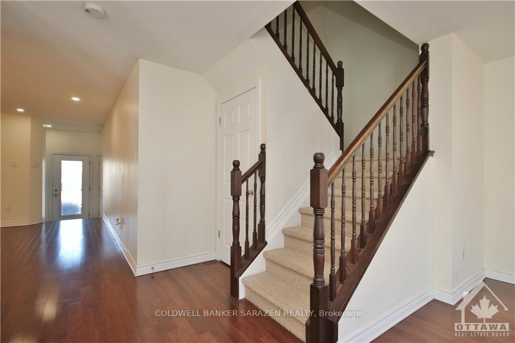 Photo 13 of 102 Akita Walk, Ottawa, Barrhaven - Strandherd — HOMEH