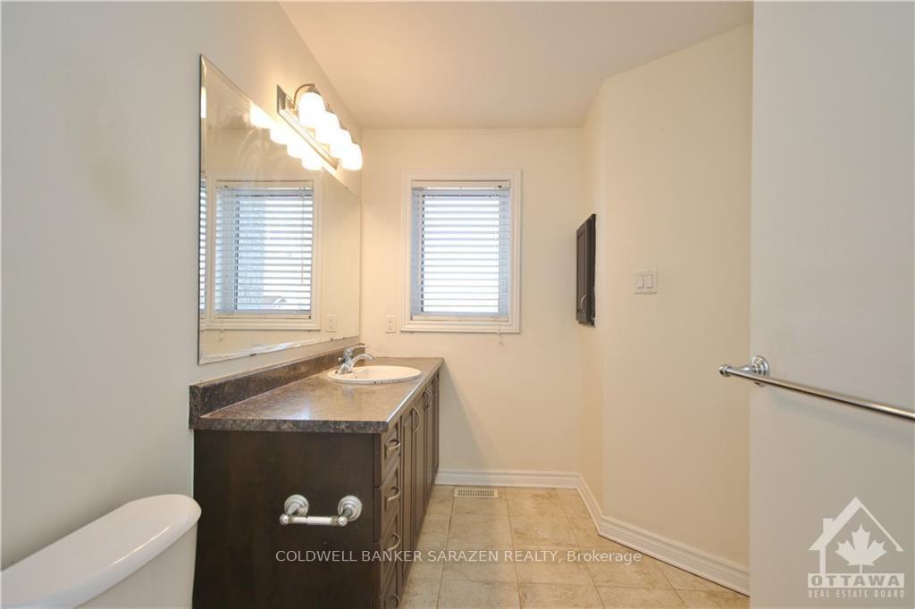 Photo 17 of 102 Akita Walk, Ottawa, Barrhaven - Strandherd — HOMEH