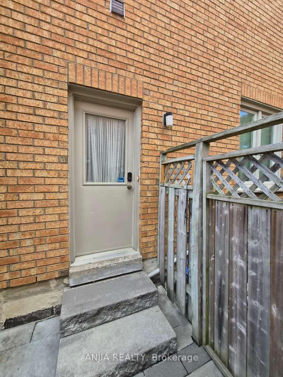 Photo 7 of Unit Bsmt, 30 Braeside Square, Markham, Unionville — HOMEH