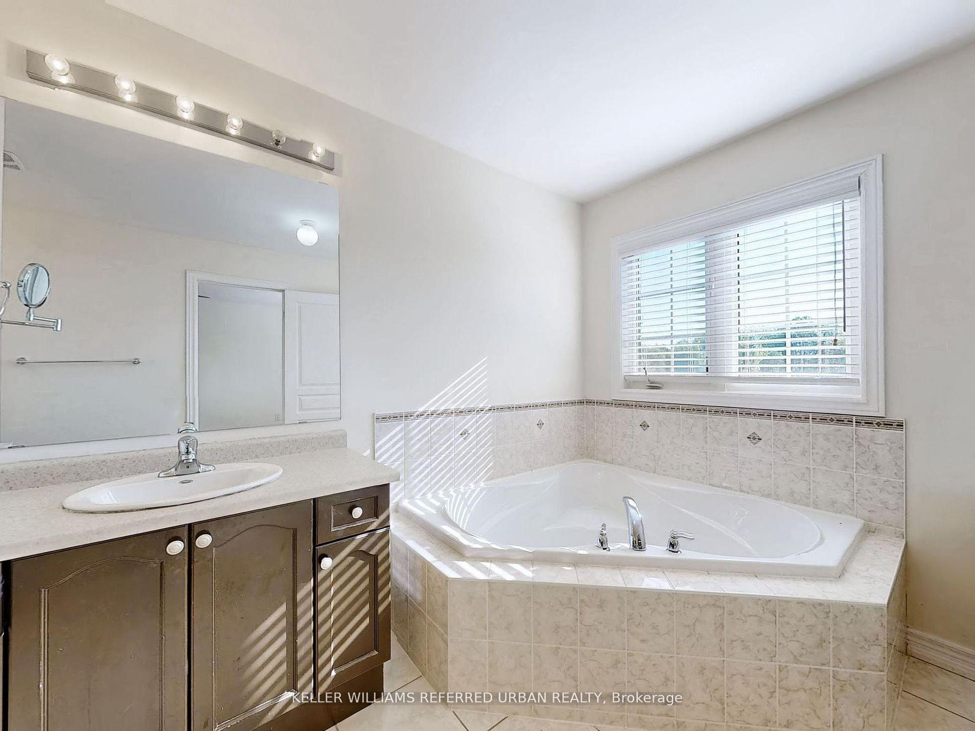 Photo 16 of 32 Haskett Drive, Markham, Box Grove — HOMEH