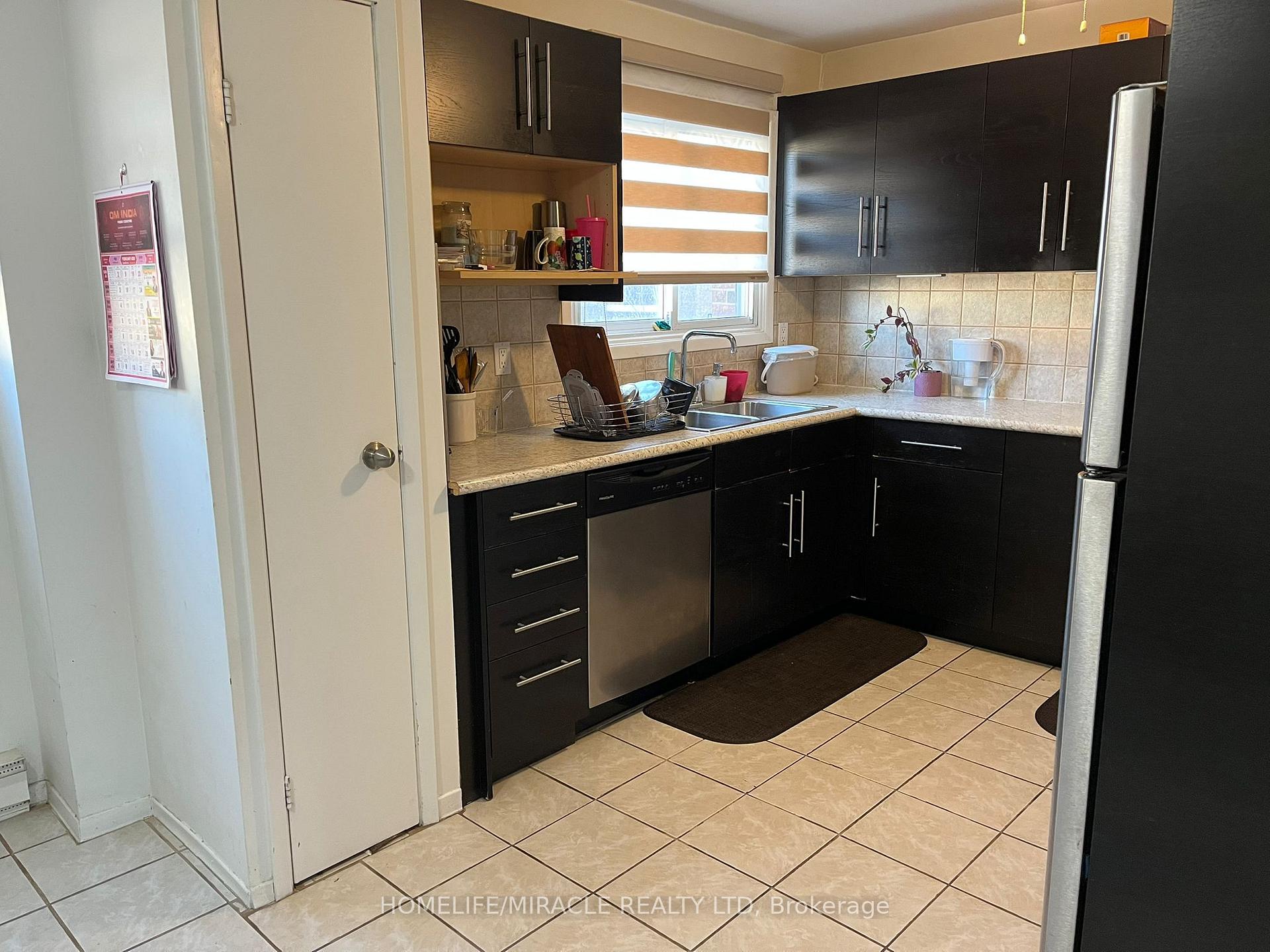 Photo 15 of 20 Macallum Court, Brampton, Queen Street Corridor — HOMEH