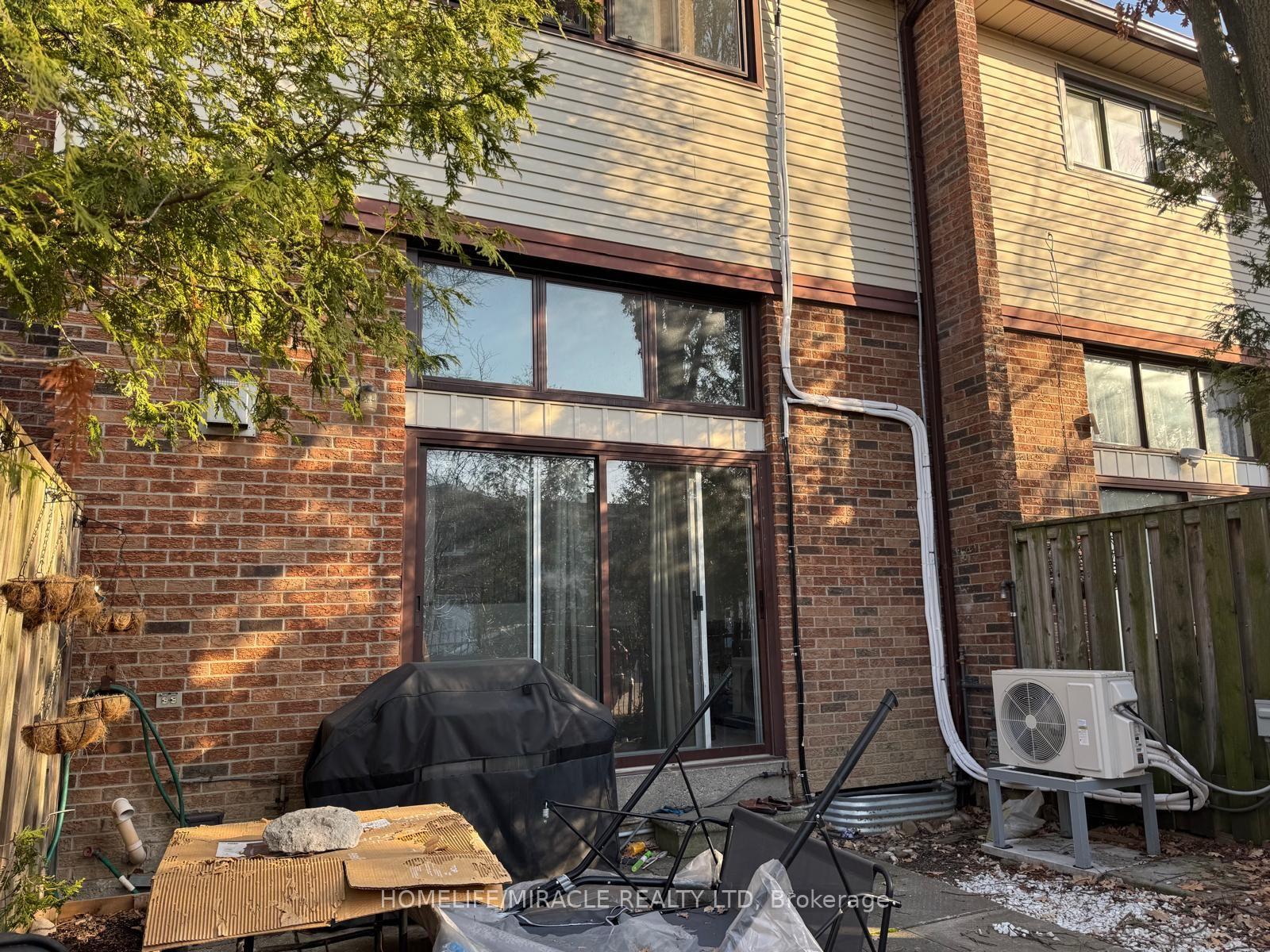 Photo 17 of 20 Macallum Court, Brampton, Queen Street Corridor — HOMEH