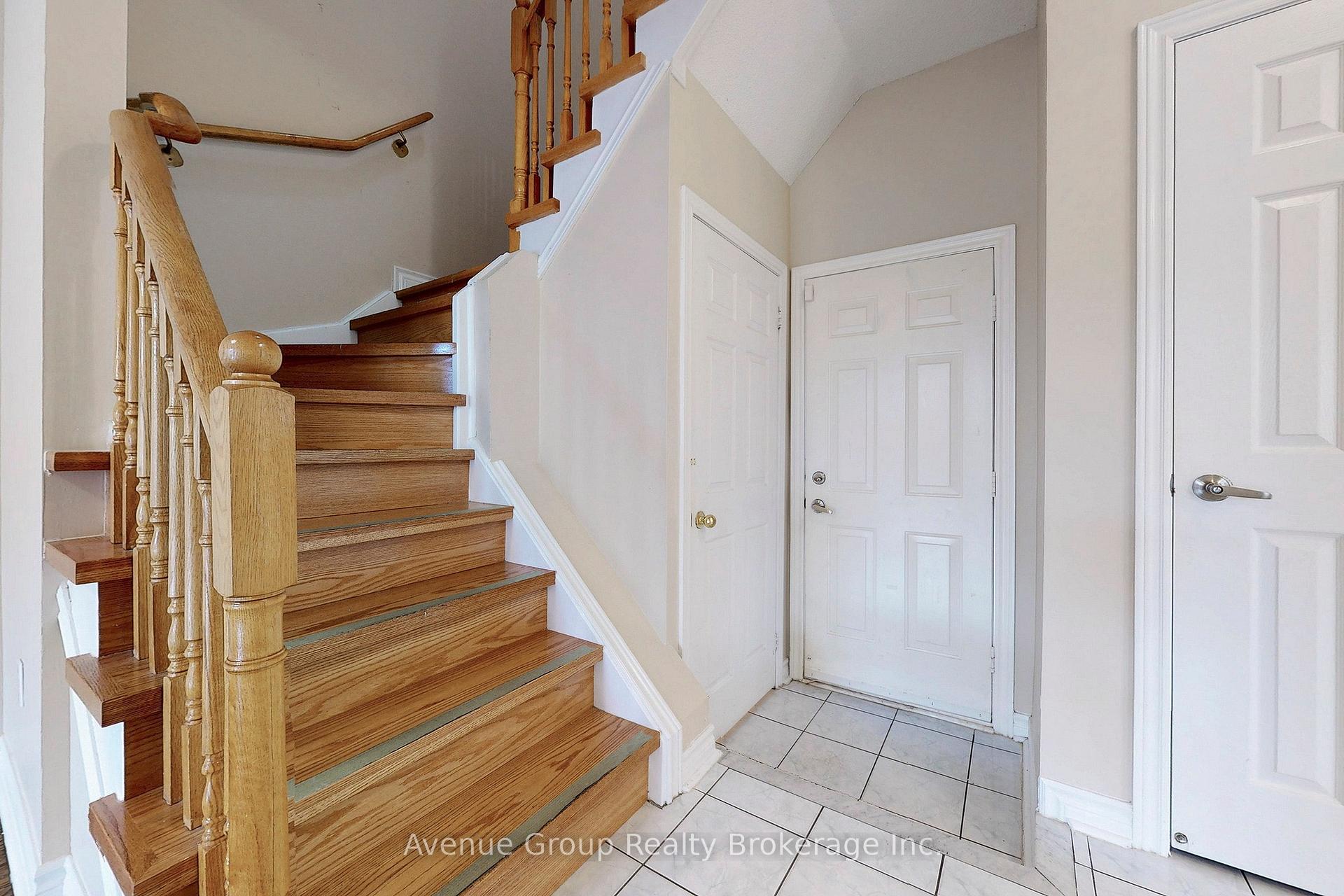 Photo 4 of 219 Milliken Meadows Drive, Markham, Milliken Mills West — HOMEH