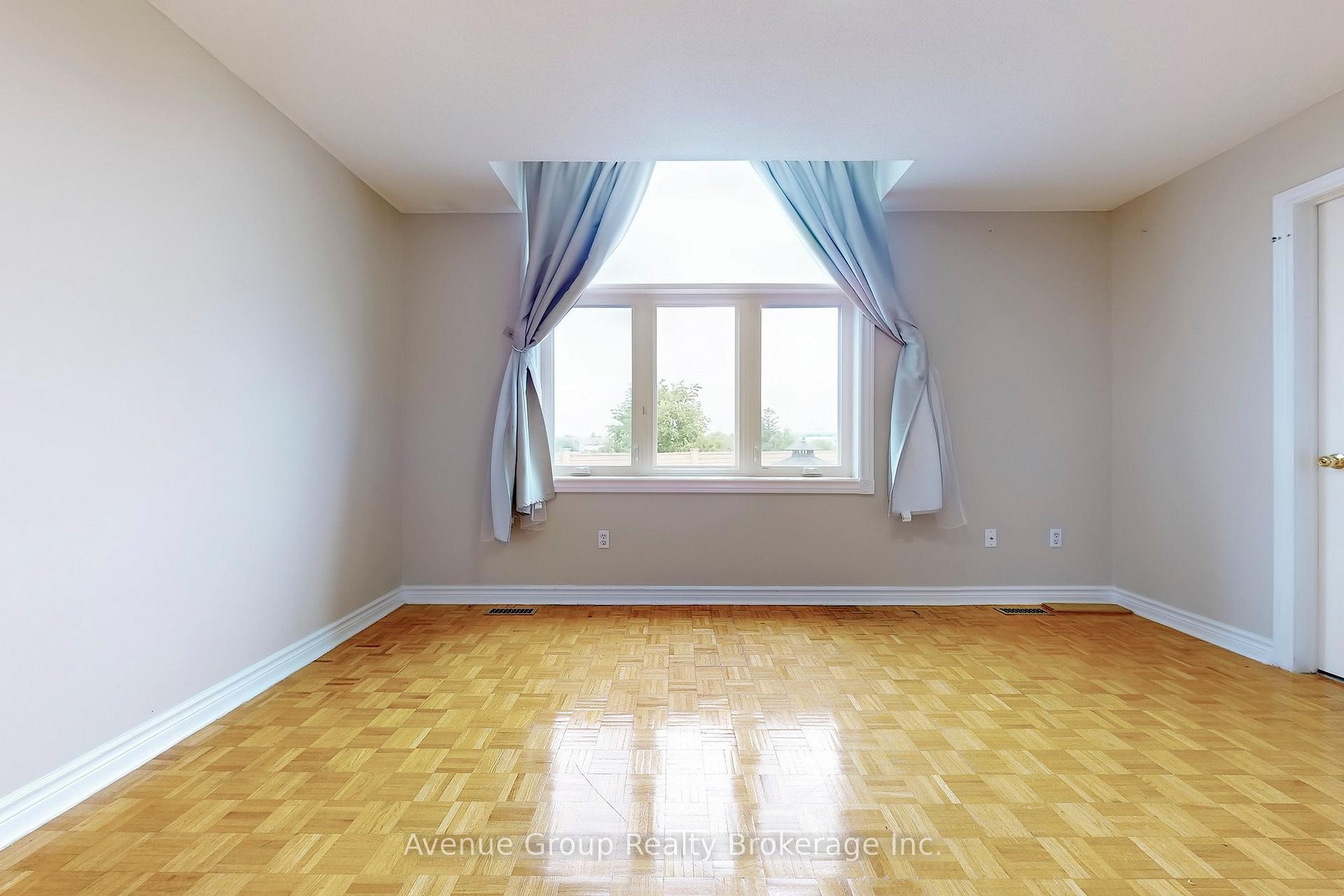 Photo 13 of 219 Milliken Meadows Drive, Markham, Milliken Mills West — HOMEH