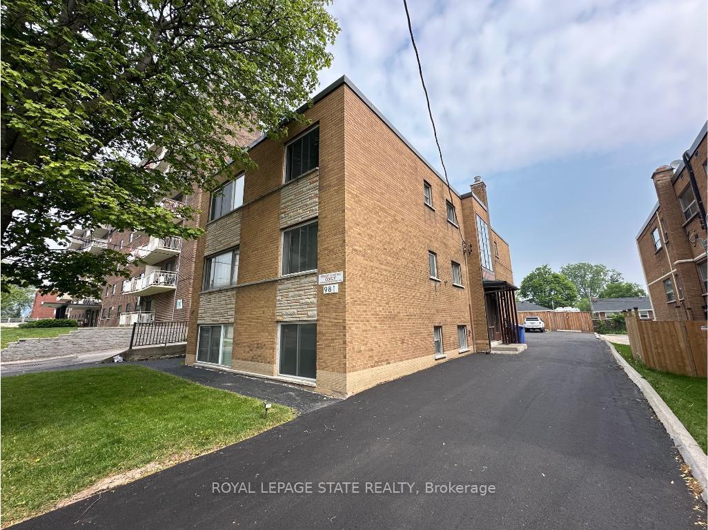 Photo 1 of 981 Mohawk Road E, Hamilton, Huntington — HOMEH