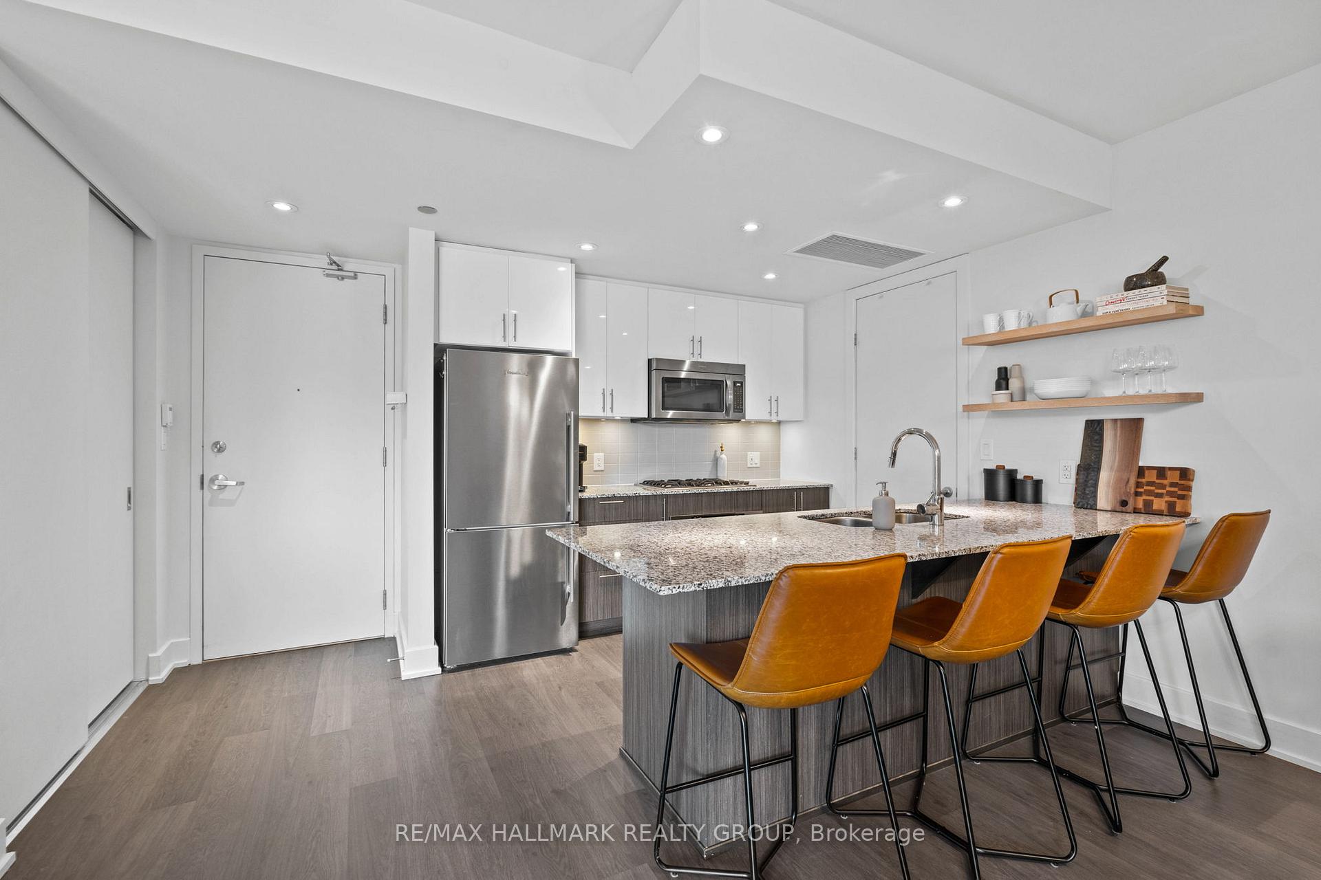Photo 5 of Unit 401, 7 Marquette Avenue, Ottawa, Vanier — HOMEH