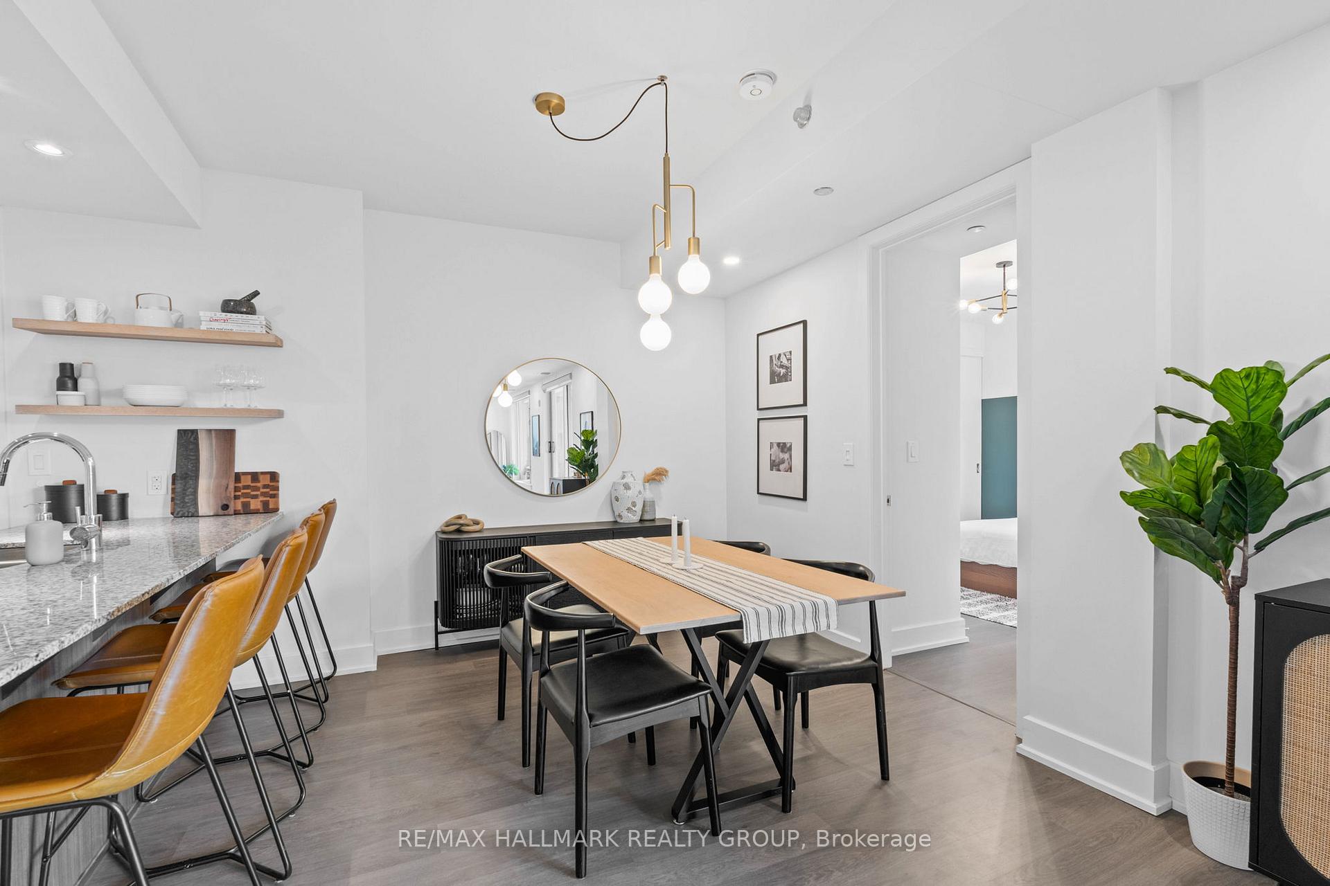 Photo 3 of Unit 401, 7 Marquette Avenue, Ottawa, Vanier — HOMEH