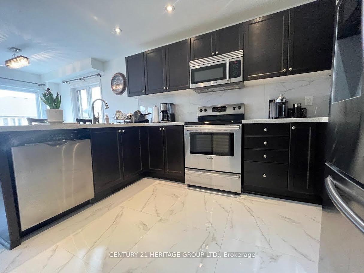 Photo 3 of Unit Main, 135 Black Maple Crescent, Vaughan, Patterson — HOMEH