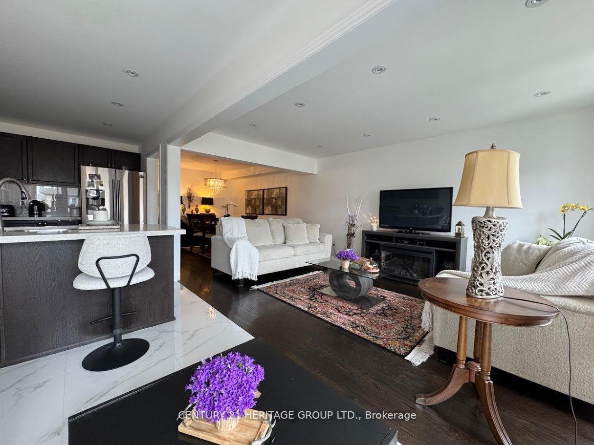 Photo 4 of Unit Main, 135 Black Maple Crescent, Vaughan, Patterson — HOMEH