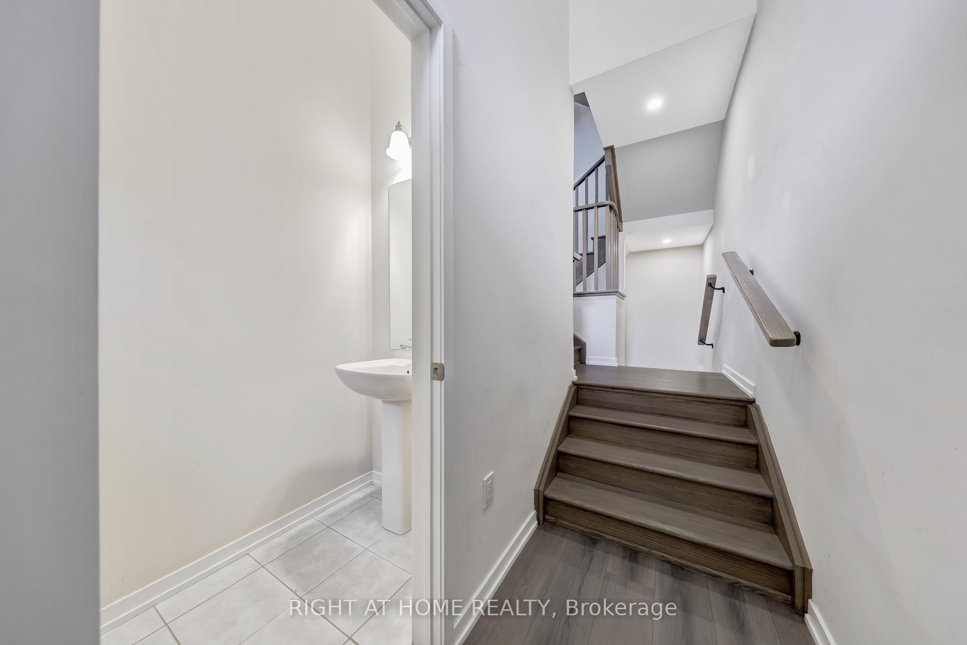 Photo 3 of 113 Crimson Forest Drive, Vaughan, Patterson — HOMEH