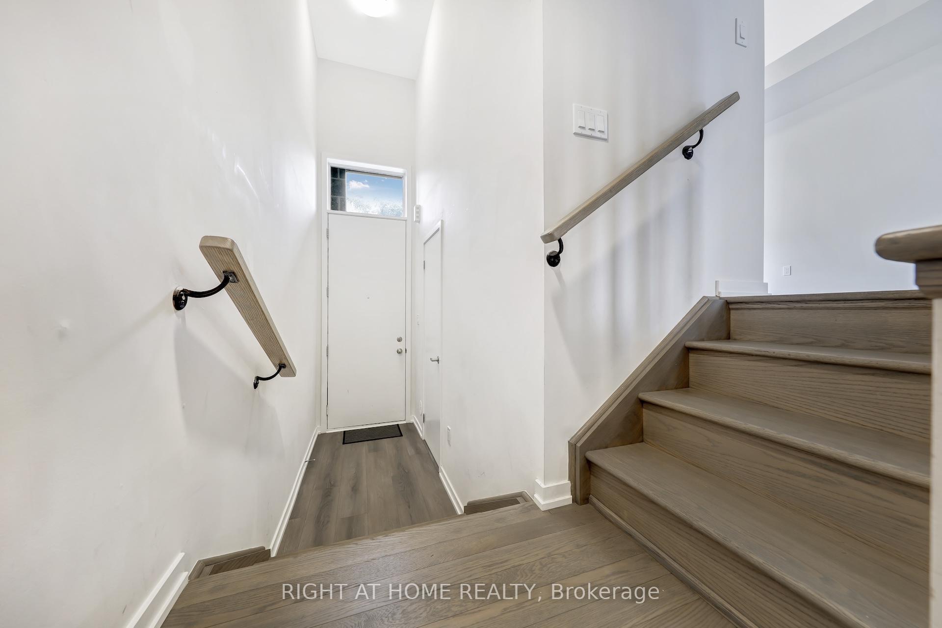 Photo 2 of 113 Crimson Forest Drive, Vaughan, Patterson — HOMEH