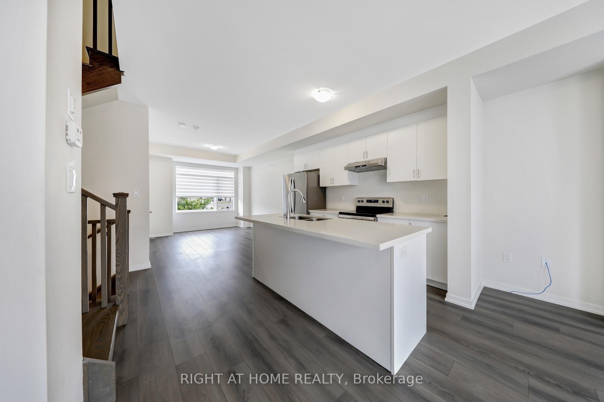 Photo 13 of 113 Crimson Forest Drive, Vaughan, Patterson — HOMEH