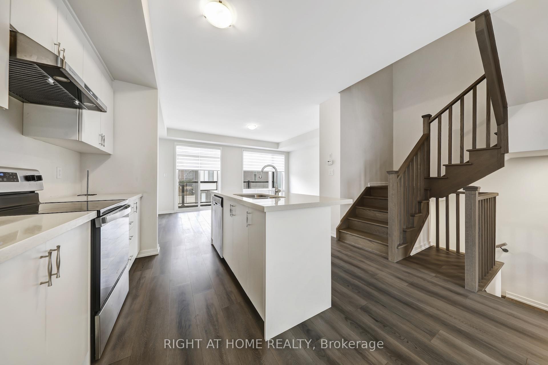 Photo 7 of 113 Crimson Forest Drive, Vaughan, Patterson — HOMEH