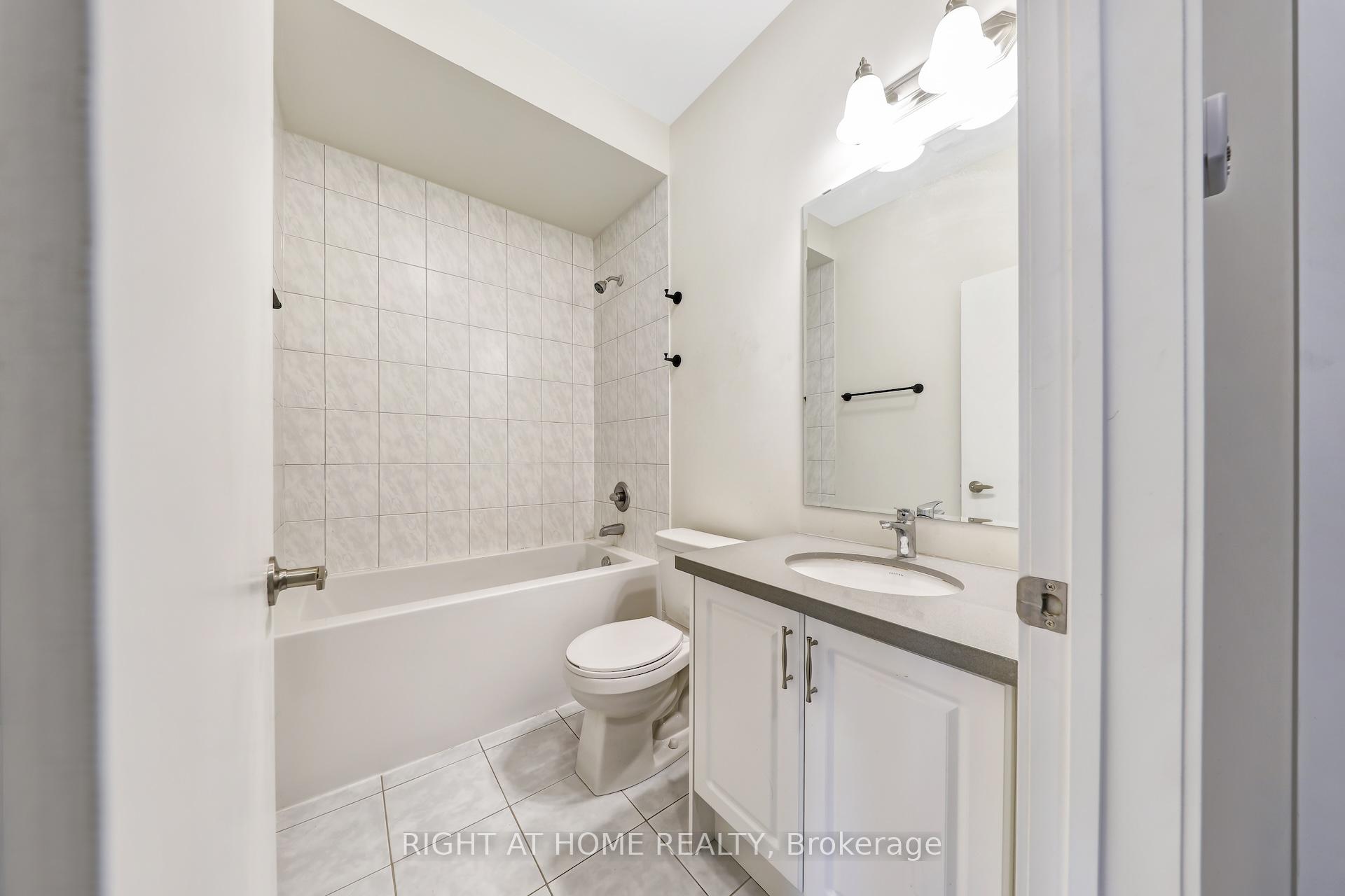 Photo 12 of 113 Crimson Forest Drive, Vaughan, Patterson — HOMEH