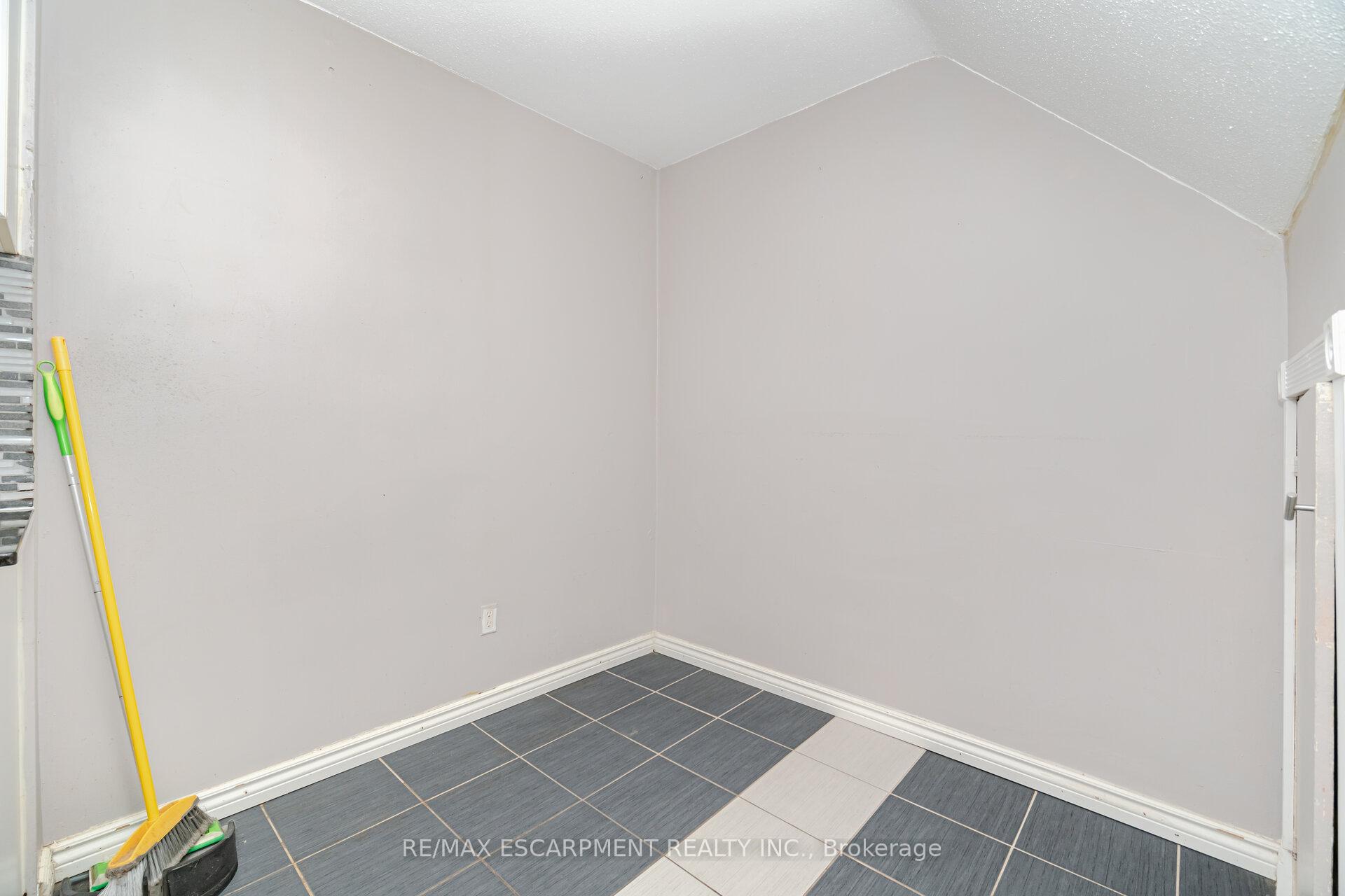 Photo 15 of Unit 14, 15 Albright Road, Hamilton, Vincent — HOMEH
