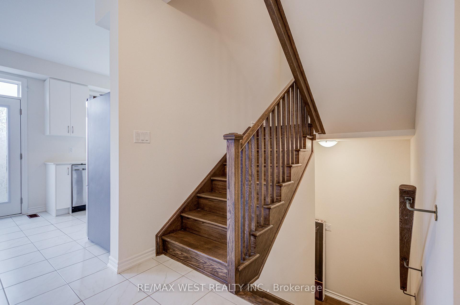 Photo 10 of 2171 Grainger Loop, Innisfil, Alcona — HOMEH
