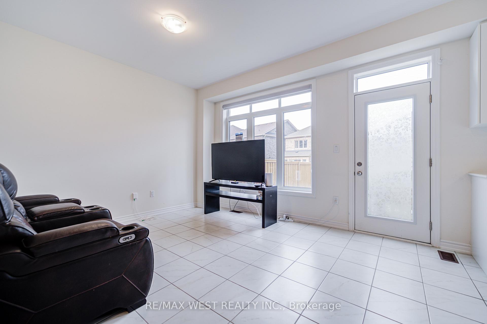 Photo 15 of 2171 Grainger Loop, Innisfil, Alcona — HOMEH