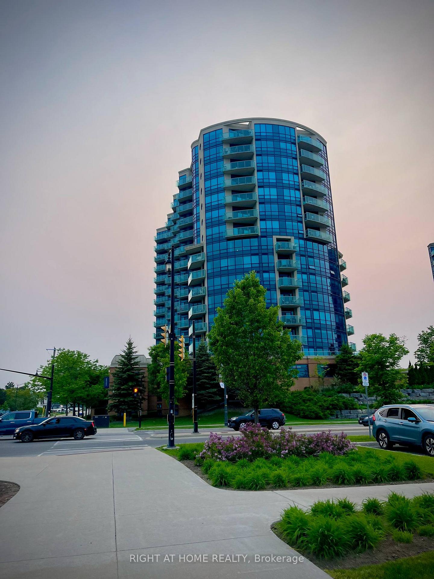 Photo 3 of Unit 504, 37 Ellen Street, Barrie, Lakeshore — HOMEH