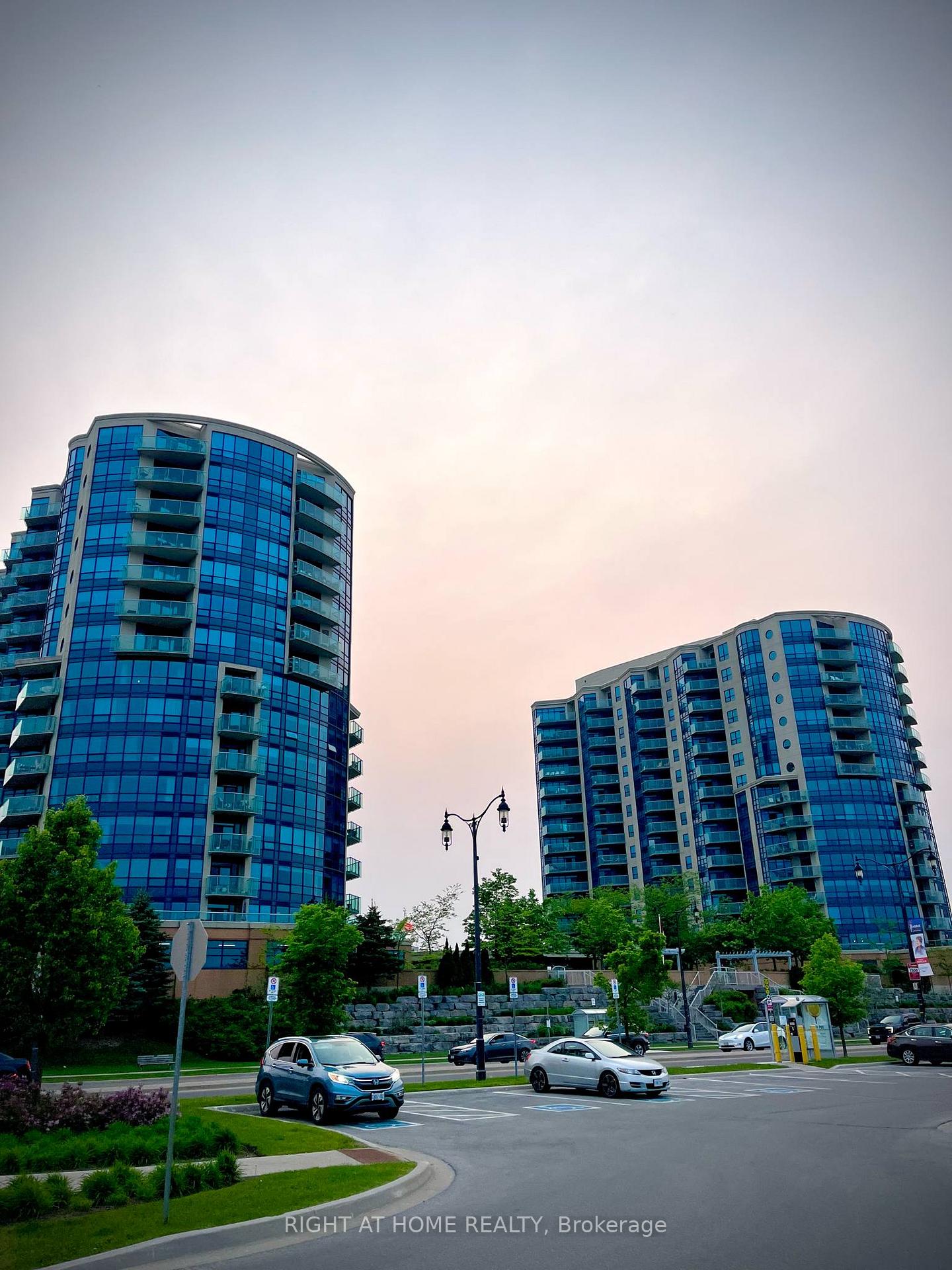 Photo 4 of Unit 504, 37 Ellen Street, Barrie, Lakeshore — HOMEH