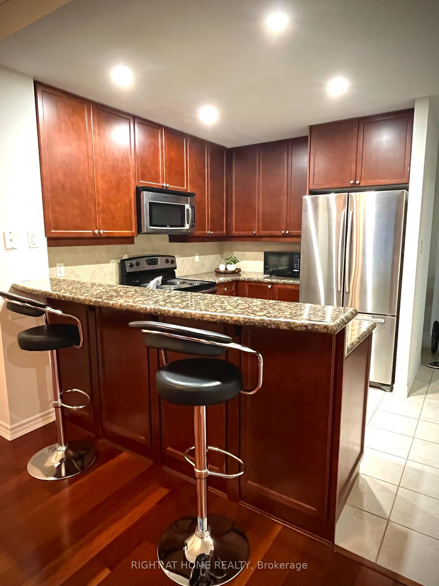 Photo 18 of Unit 504, 37 Ellen Street, Barrie, Lakeshore — HOMEH