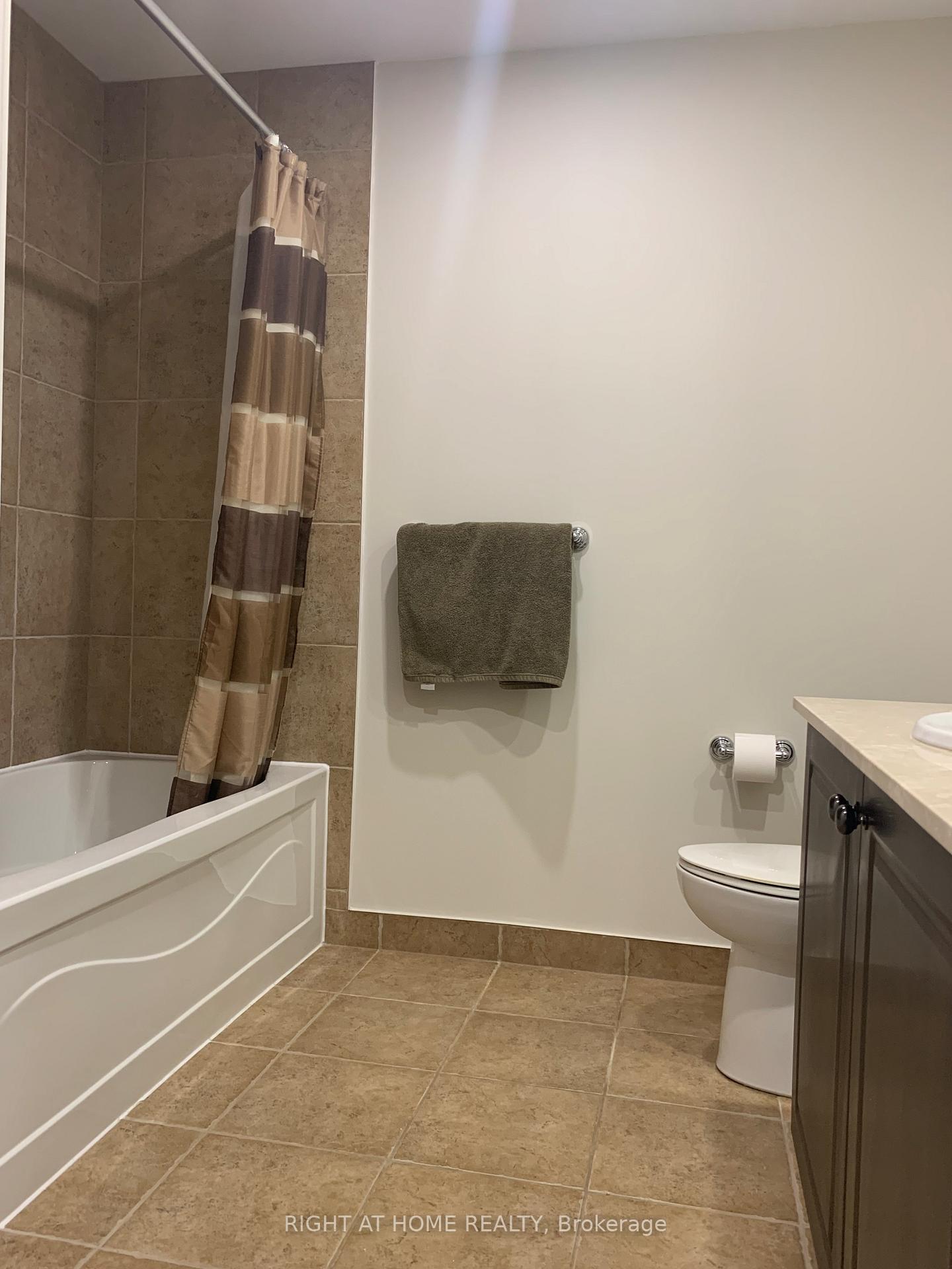 Photo 37 of Unit 504, 37 Ellen Street, Barrie, Lakeshore — HOMEH