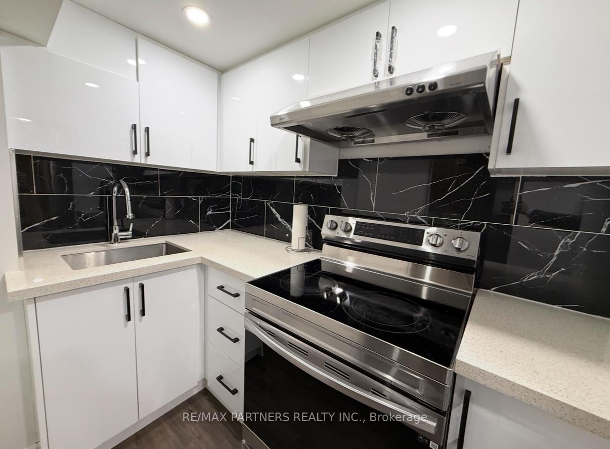 Photo 4 of 277 Mavrinac Boulevard, Aurora, Bayview Northeast — HOMEH