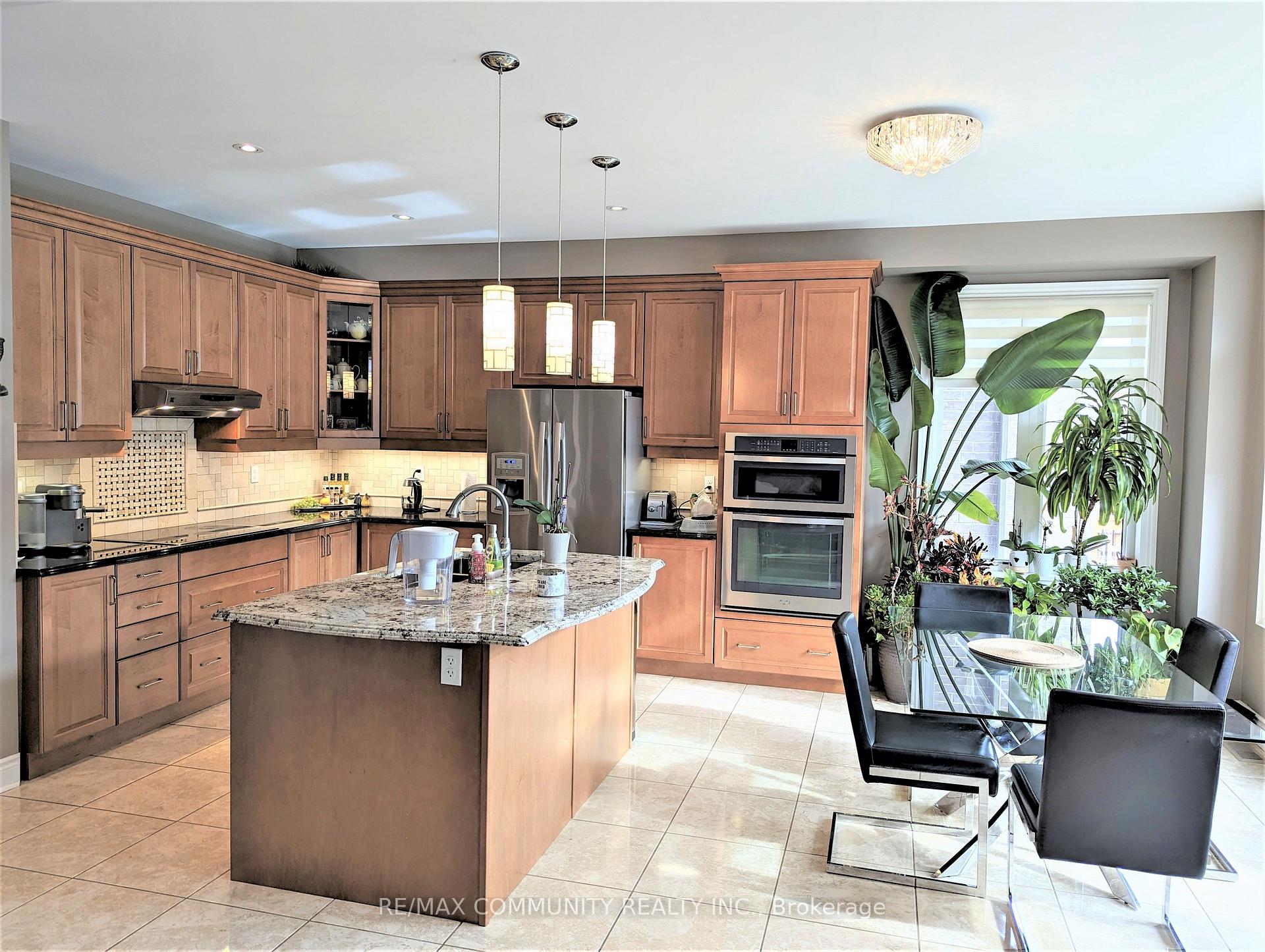 Photo 8 of 57 Hua Du Avenue, Markham, Berczy — HOMEH