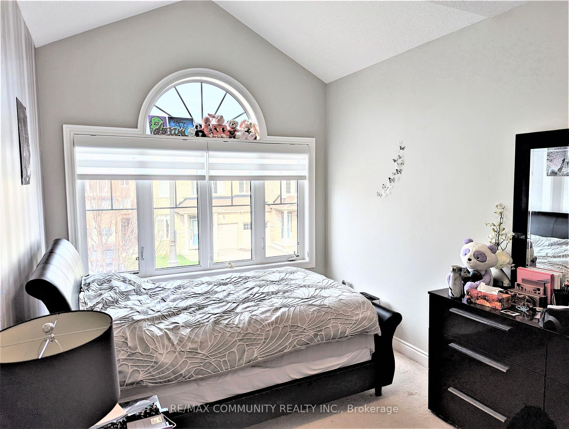 Photo 4 of 57 Hua Du Avenue, Markham, Berczy — HOMEH
