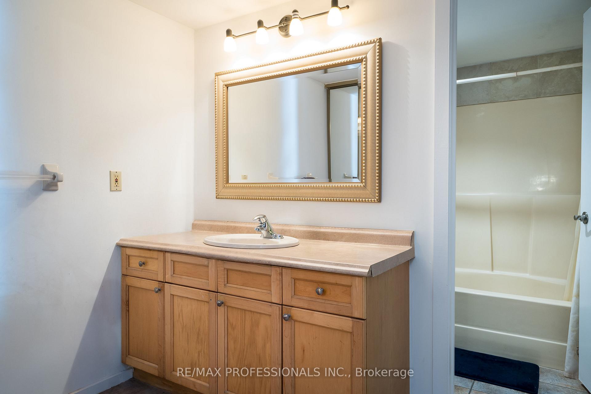 Photo 12 of Unit 721, 11 Dawson Drive, Collingwood — HOMEH