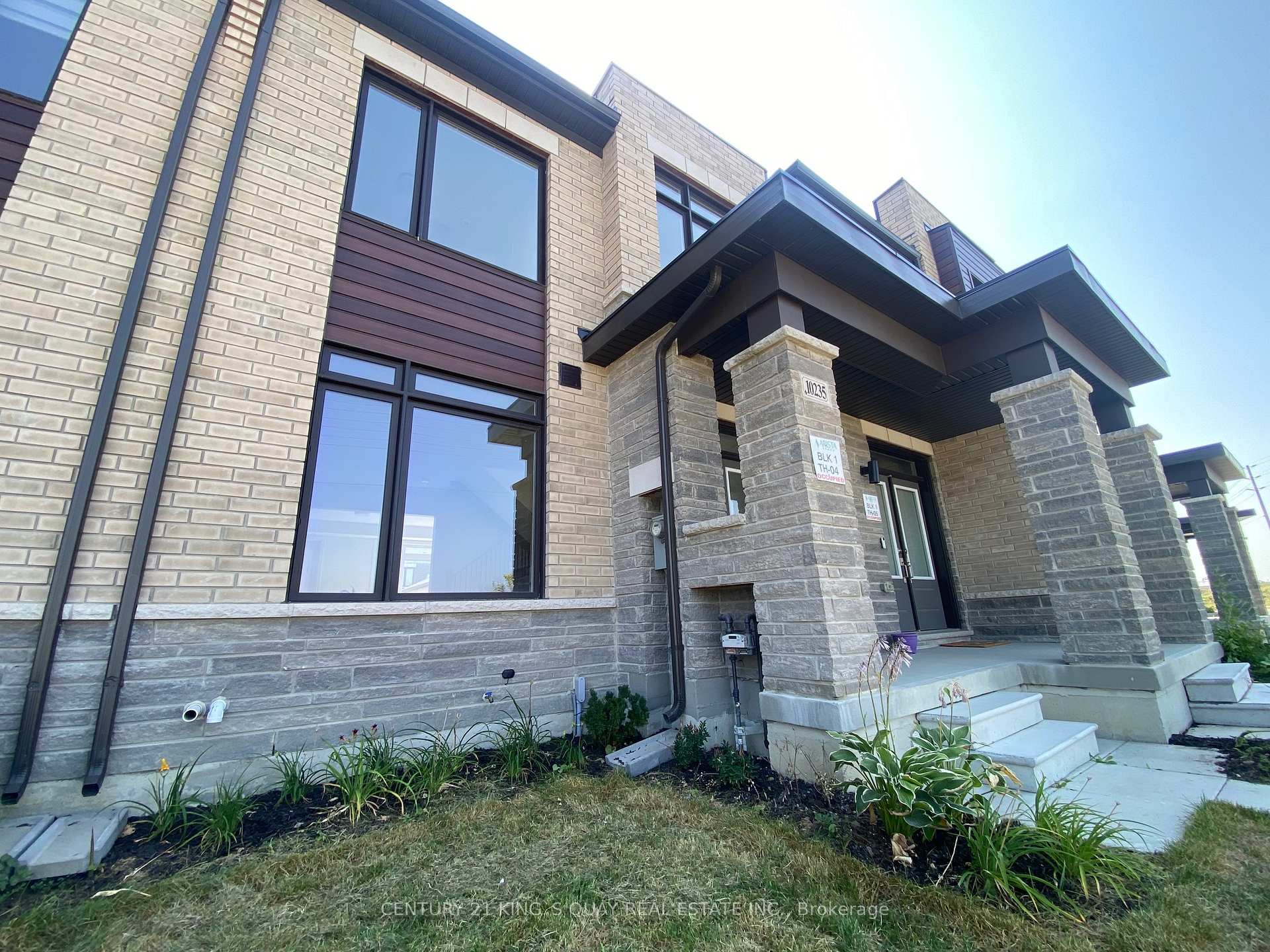 Photo 4 of 10235 Huntington Road, Vaughan, Kleinburg — HOMEH