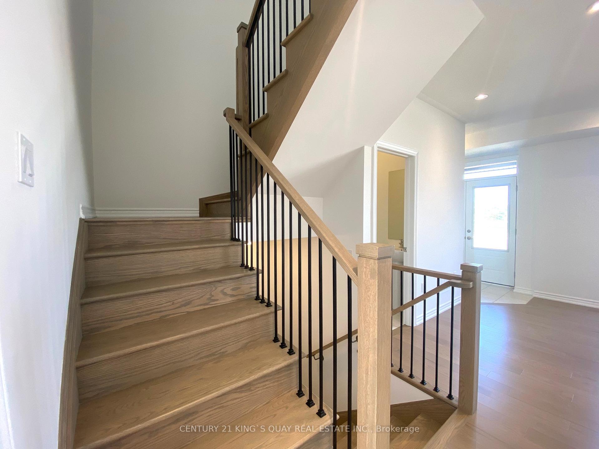 Photo 5 of 10235 Huntington Road, Vaughan, Kleinburg — HOMEH