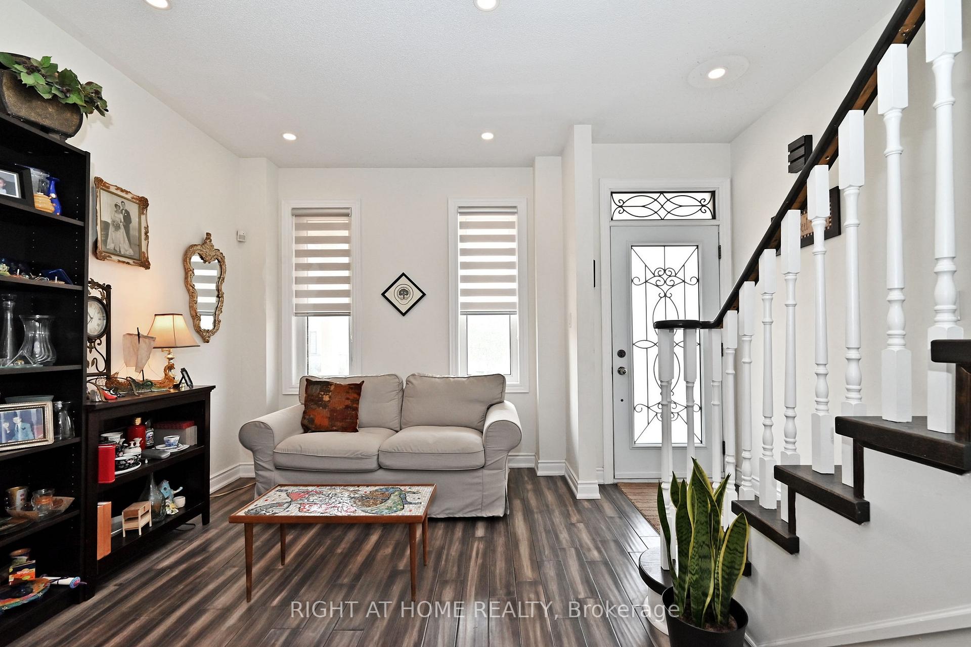 Photo 3 of 72 Wildberry Crescent, Vaughan, Vellore Village — HOMEH