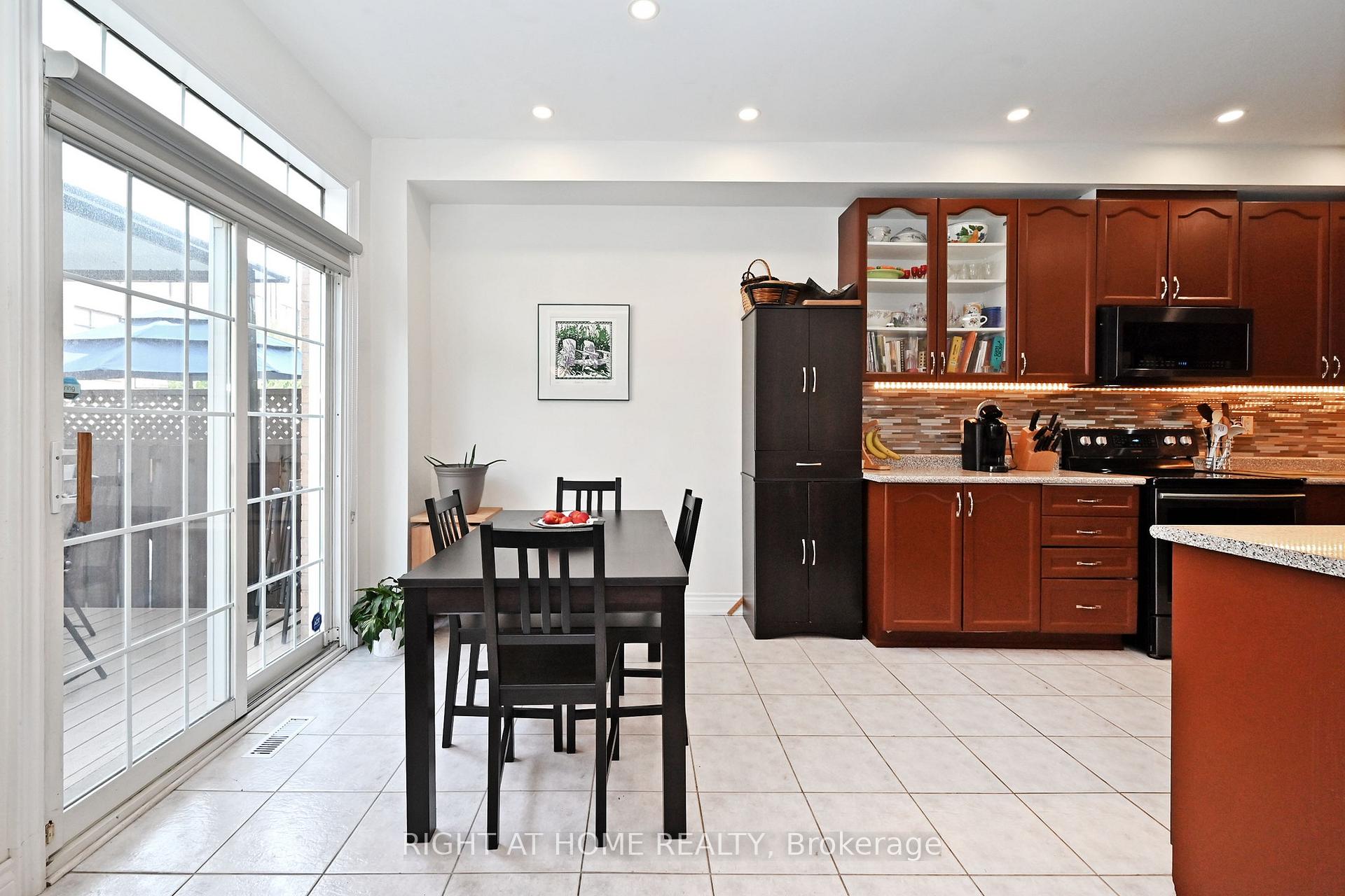 Photo 17 of 72 Wildberry Crescent, Vaughan, Vellore Village — HOMEH