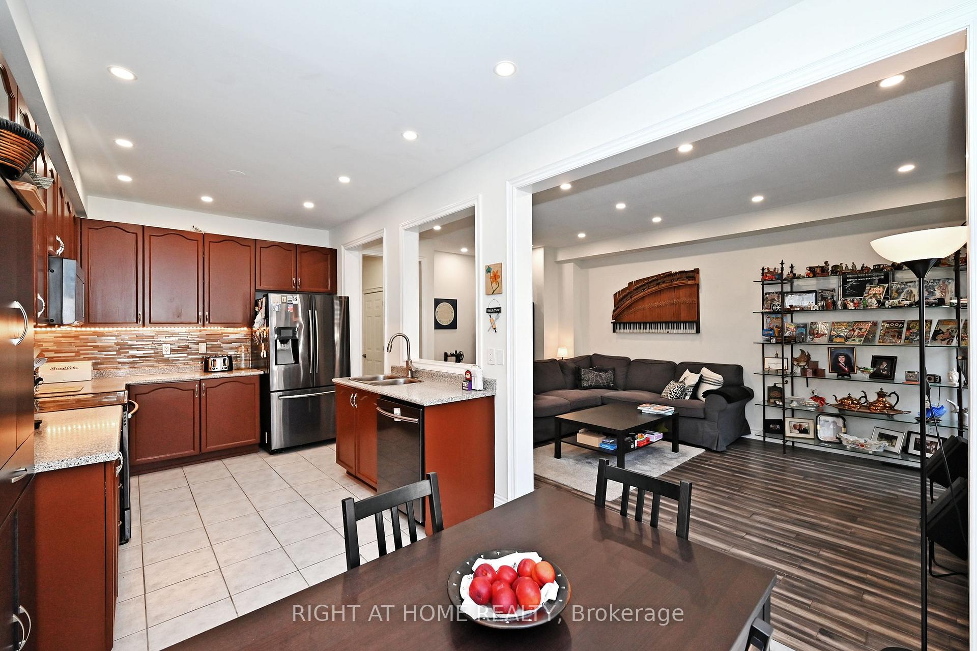 Photo 37 of 72 Wildberry Crescent, Vaughan, Vellore Village — HOMEH