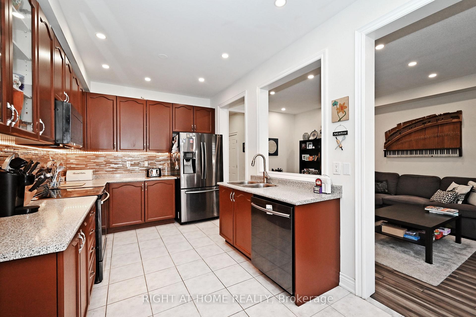 Photo 16 of 72 Wildberry Crescent, Vaughan, Vellore Village — HOMEH