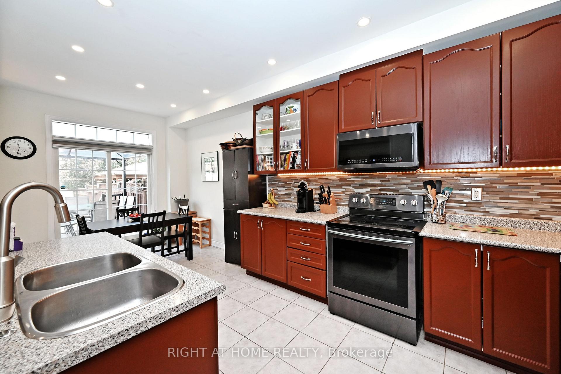 Photo 22 of 72 Wildberry Crescent, Vaughan, Vellore Village — HOMEH
