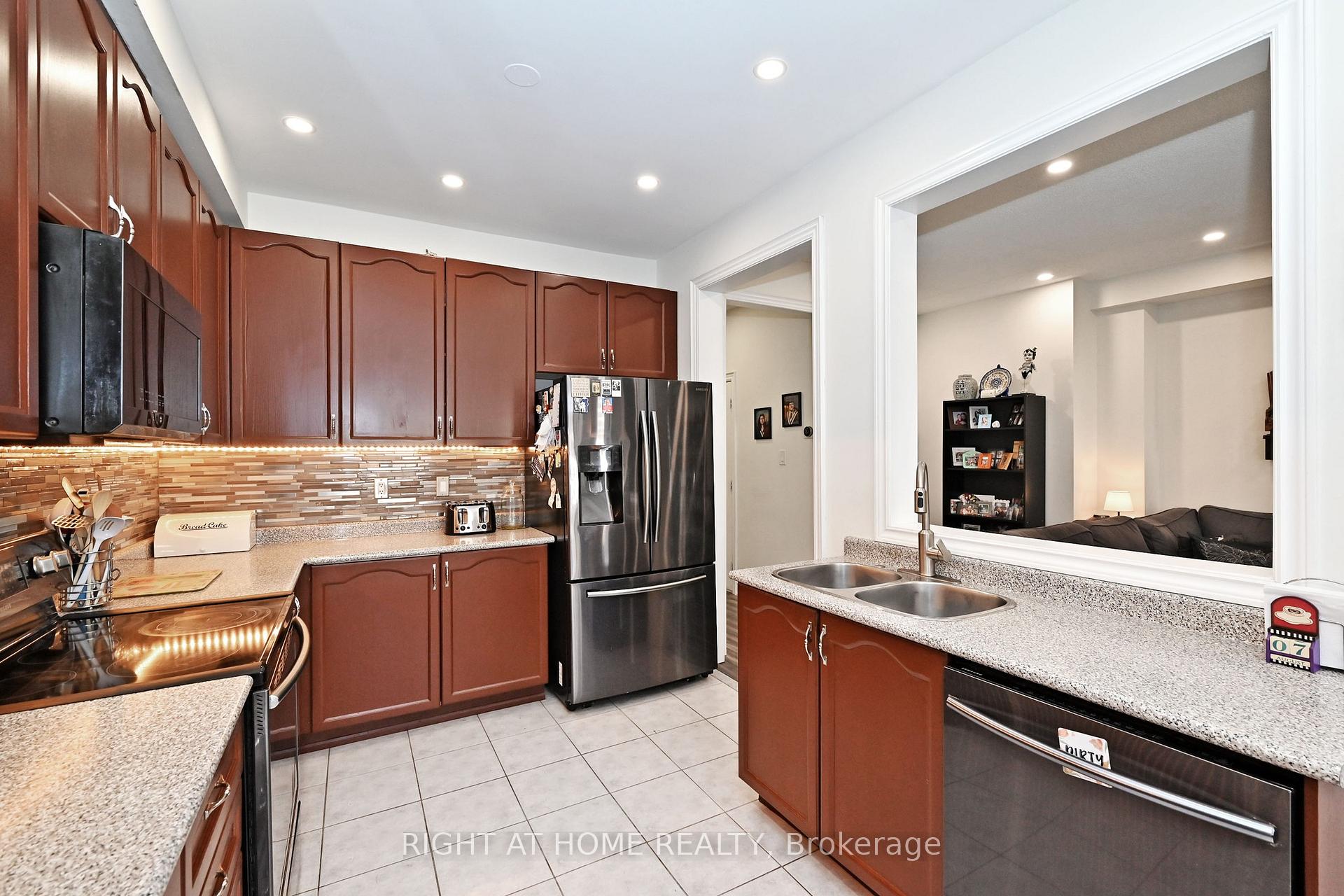 Photo 19 of 72 Wildberry Crescent, Vaughan, Vellore Village — HOMEH