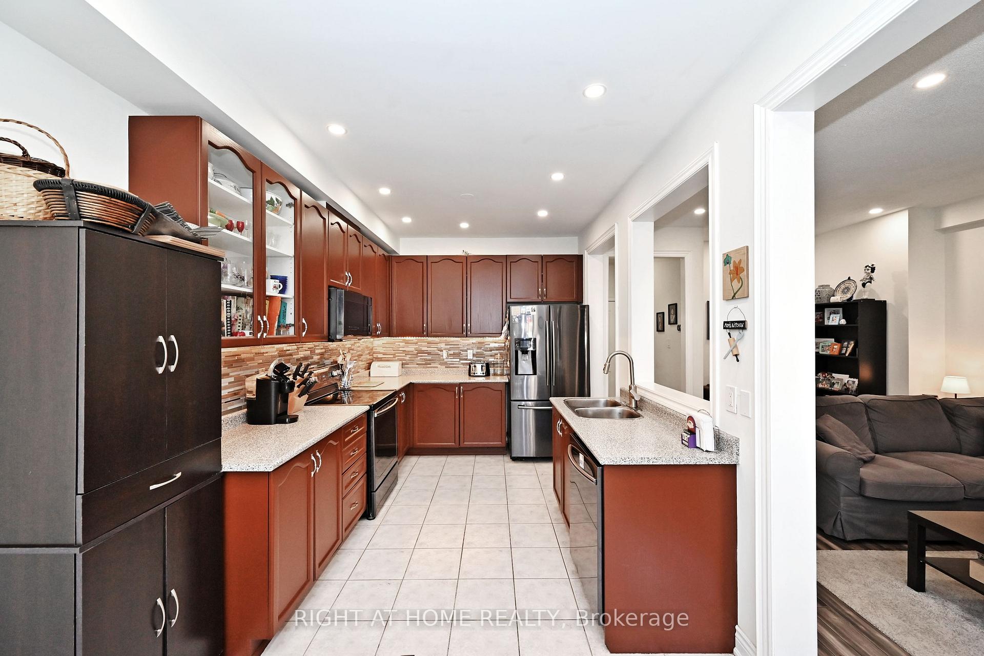 Photo 15 of 72 Wildberry Crescent, Vaughan, Vellore Village — HOMEH