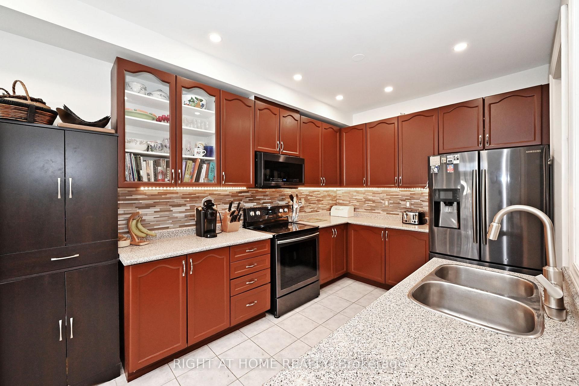 Photo 32 of 72 Wildberry Crescent, Vaughan, Vellore Village — HOMEH