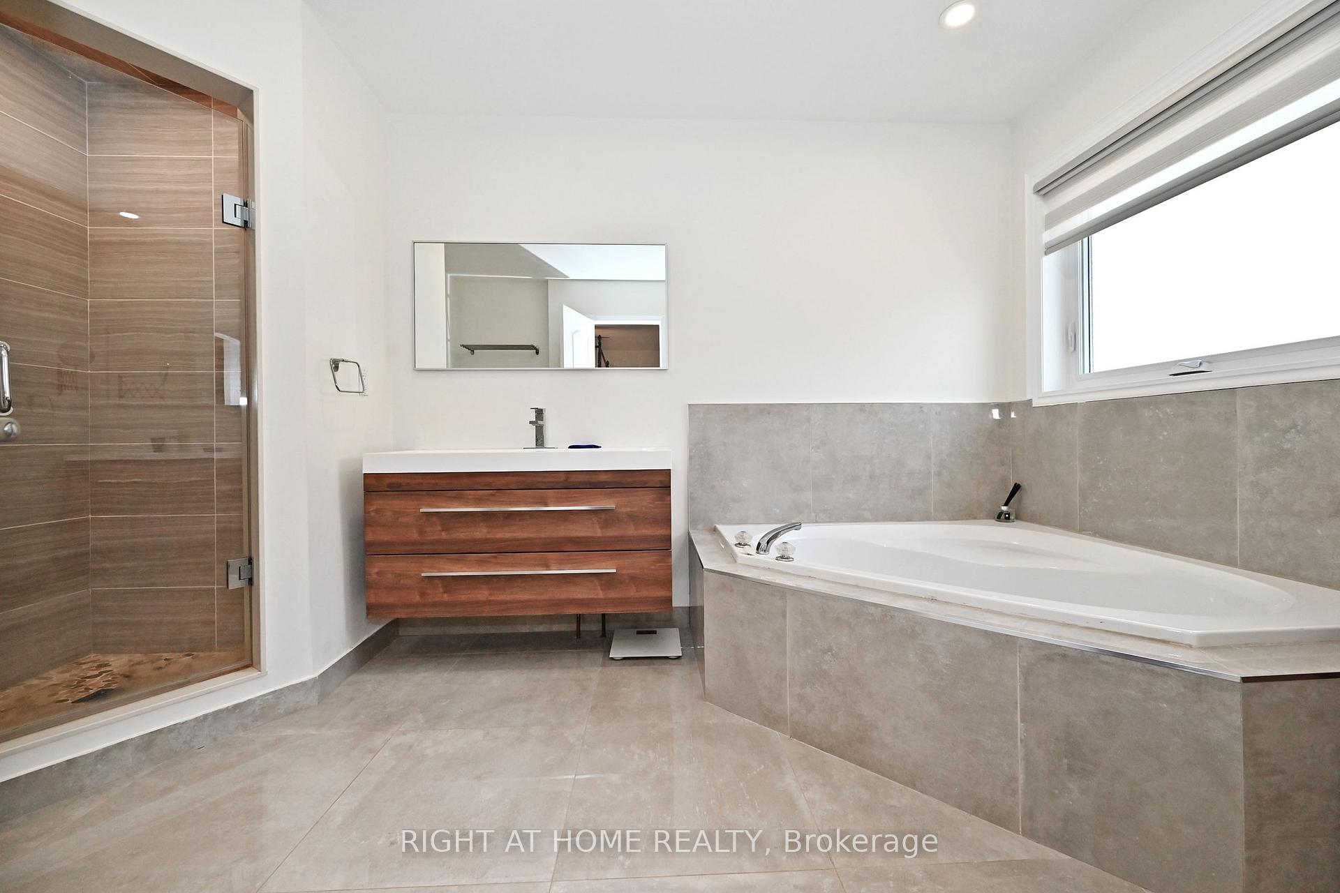 Photo 34 of 72 Wildberry Crescent, Vaughan, Vellore Village — HOMEH