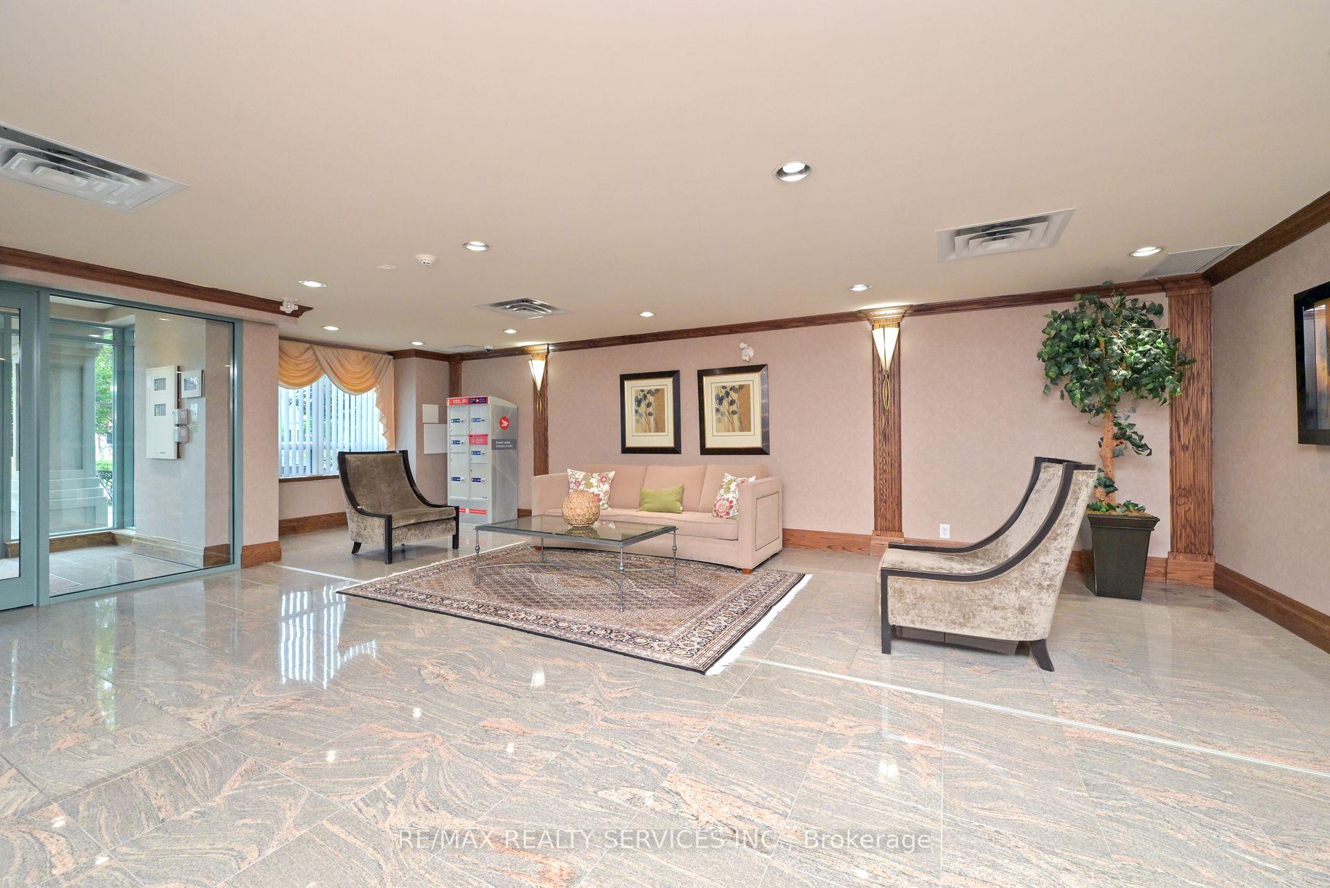 Photo 4 of Unit 305, 65 Via Rosedale, Brampton, Sandringham-Wellington — HOMEH
