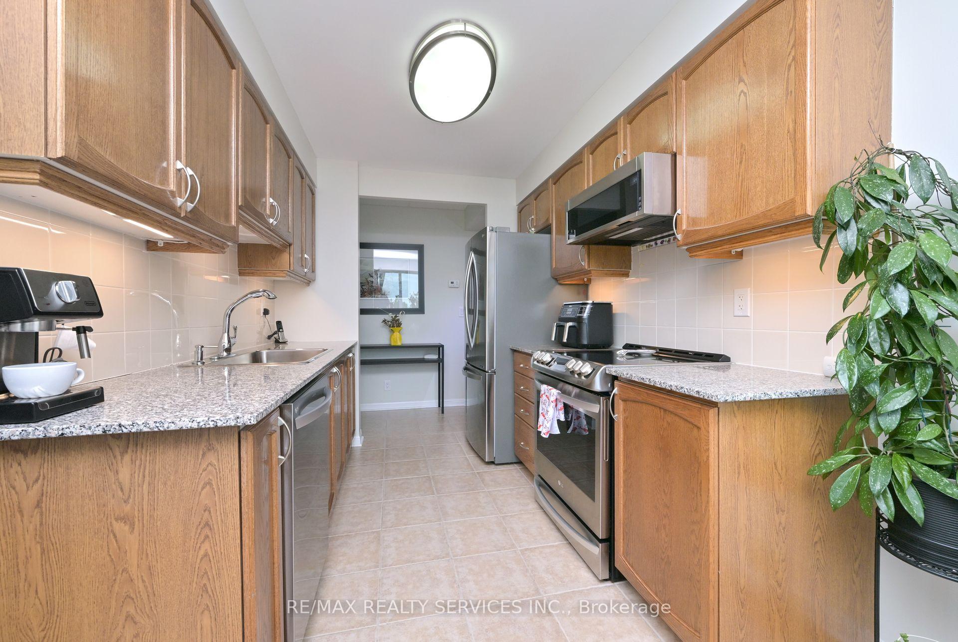 Photo 13 of Unit 305, 65 Via Rosedale, Brampton, Sandringham-Wellington — HOMEH